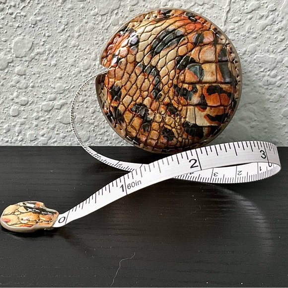 Brahmin LEOPARD CUB MELBOURNE Leather TAPE MEASURE NWOT - Picture 2 of 6